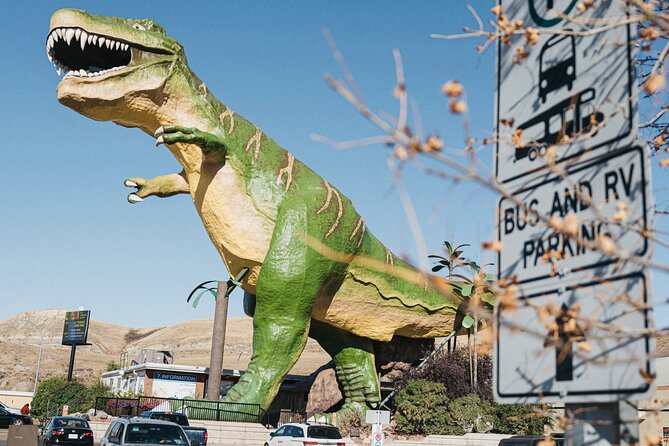 1 Day Drumheller Private Group Custom Tour: Calgary to Badlands - Hoodoos and the first taste of the Badlands
