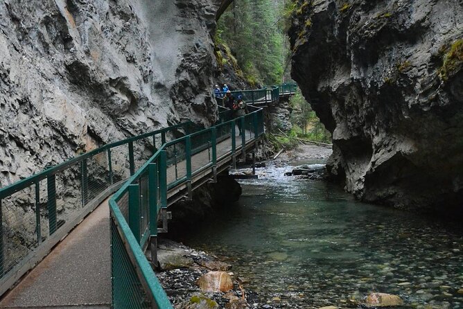 2025 Winner-Lake Louise Moraine Lake Johnston Canyon Banff Town - Vermilion Lakes and the Banff finish