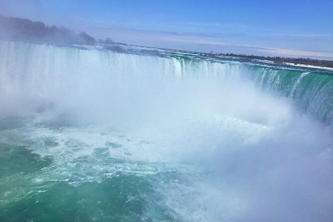3 Day and 2 Night Tour: Toronto, 1000 Islands, and Niagara Falls - Day 1: Kingston’s islands, Toronto City Hall, and Ripley’s Aquarium