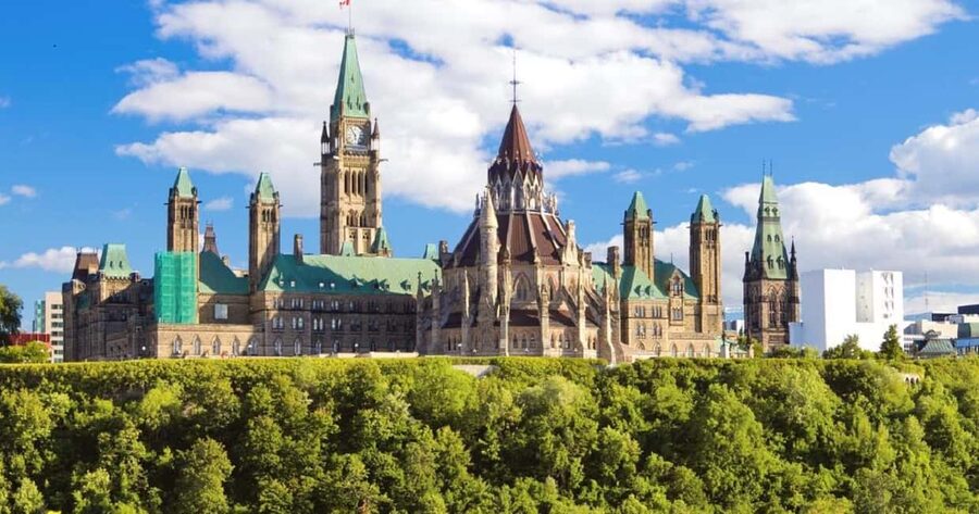 3 Days 3 Cities Tour: Montreal, Quebec, Ottawa from Toronto - Early pickups and the first road to Kingston