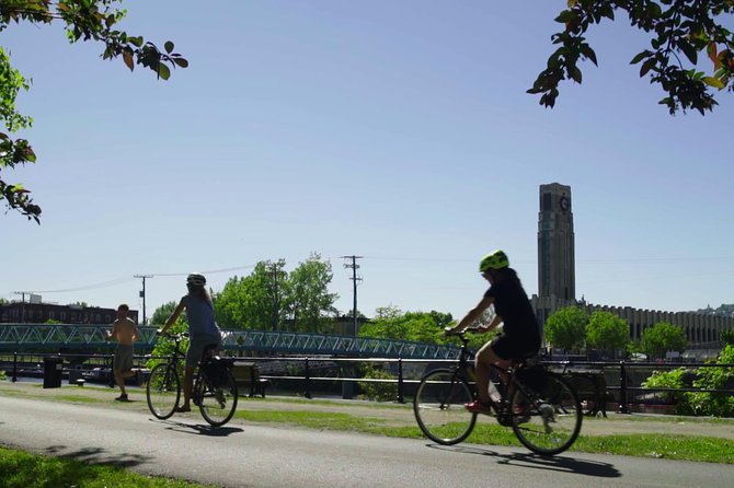 3 Hour Montreal City Bike Tour with Wine or Beer (AM & PM) - Choosing between the 14-kilometer City Tour and 20-kilometer Vista route
