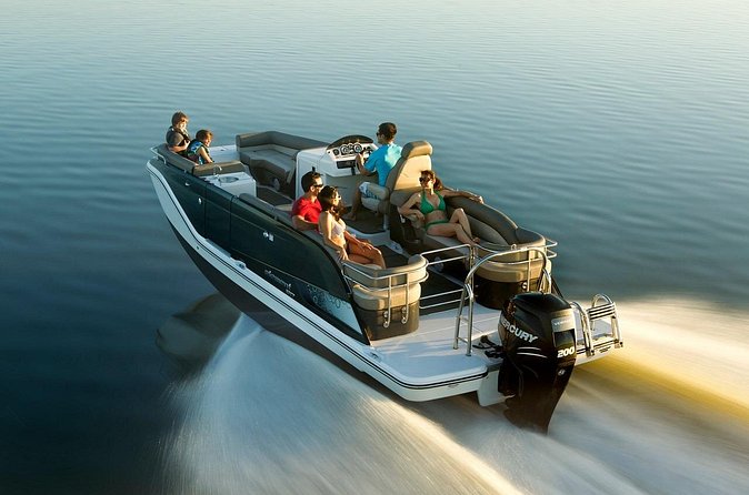 3h Boat Safari - Montreal’s Nature and Iconic Attractions Tour - A small boat changes the experience
