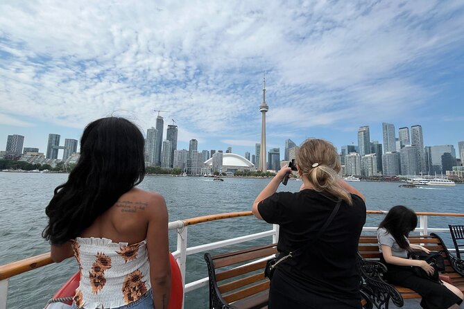 60-Minute Toronto Sightseeing Harbour Tour - A Toronto skyline tour that keeps things simple