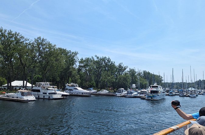 60-Minute Toronto Sightseeing Harbour Tour - Harbourfront Centre and HTO Park