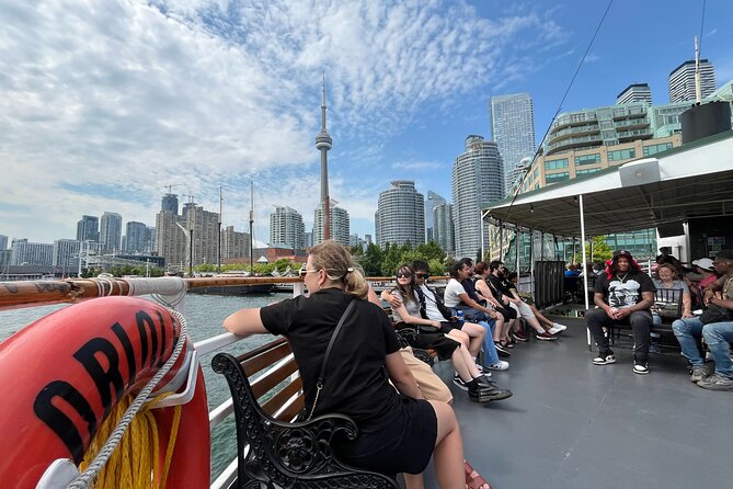 60-Minute Toronto Sightseeing Harbour Tour - Choosing the best place to sit on the Oriole