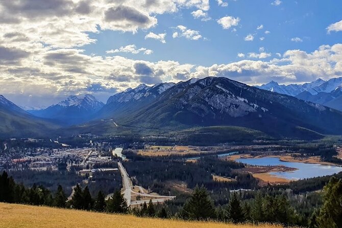 8 Iconic Stops. 12 Comfy Seats. See Banff's Best in First Class. - Bow Lake and Crowfoot Glacier show the Icefields Parkway at work