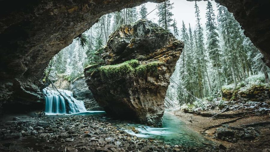 Abraham IceBubble, Peyto, Lake Louise, Bow Lake, Snowshoeing - What to bring for a comfortable day