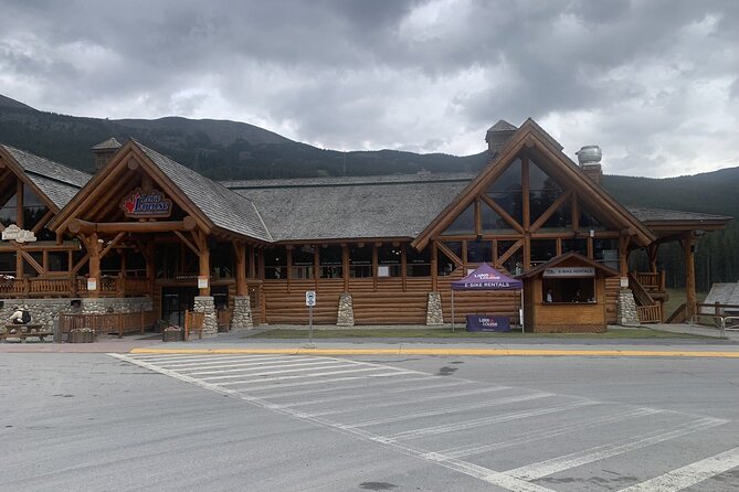 Airport Shuttle: Lake Louise <---> Calgary - A useful choice for families with children