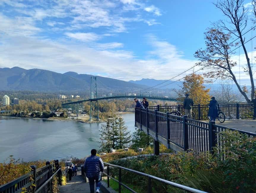 Aquarium & StanleyPark+20 Gem Spots+City/Vip Car+Small Group - The Vancouver Aquarium gives the tour its indoor anchor