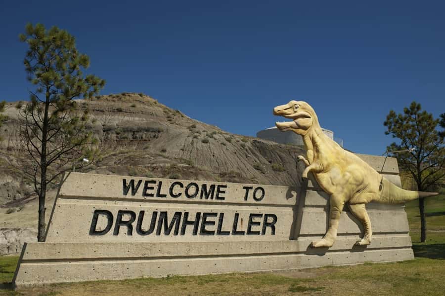 Badlands Tour: Drumheller with Museum, Hoodoos & Coal Mine - Horseshoe Canyon and its layered walls
