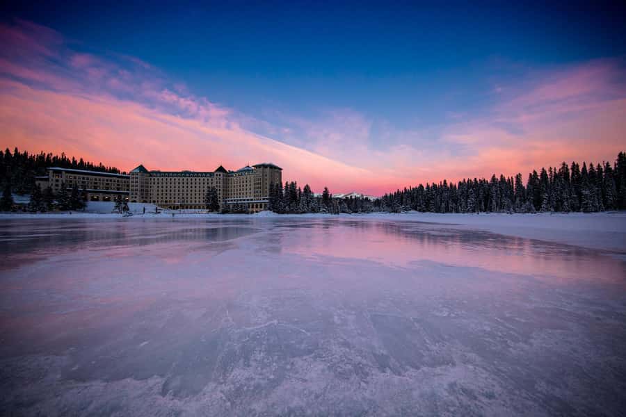 Banff/Canmore: Moraine Lake 1.5h & Lake Louise Half-Day Tour - Practical packing for the mountain day