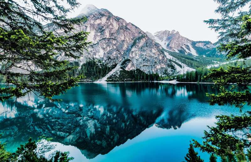 Banff/Canmore: Moraine Lake and Lake Louise 90 Min Each - Two mountain lakes, one tidy day