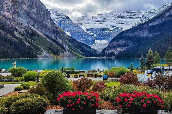 Banff/Canmore: Moraine Lake and Lake Louise Shuttle-90m each lake - The ride from Banff or Canmore