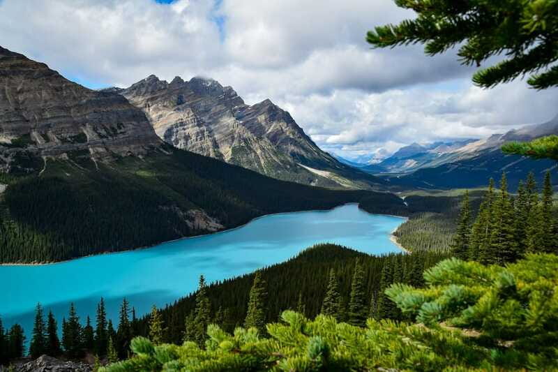 Banff: Columbia Icefield, Skywalk, Parkway, Bow & Peyto Lake - Winter changes the experience