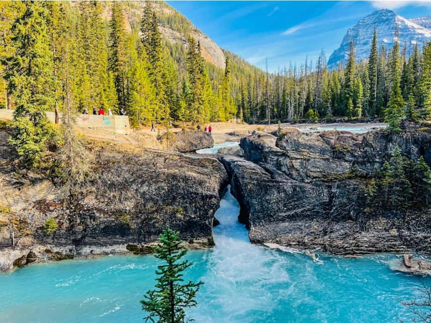 Banff: Emerald Lake, Wapta Falls & Takakkaw Falls Day Trip - The first views: Cascade Mountain, Vermilion Lakes, and Castle Mountain