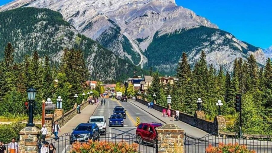 Banff: Gondola, Hot Springs, Bow falls & Three lakes tour - Your guide shapes the day