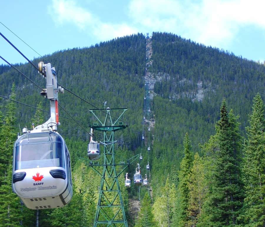Banff: Gondola, Hot Springs, Bow falls & Three lakes tour - Lake Louise starts the day with the postcard view