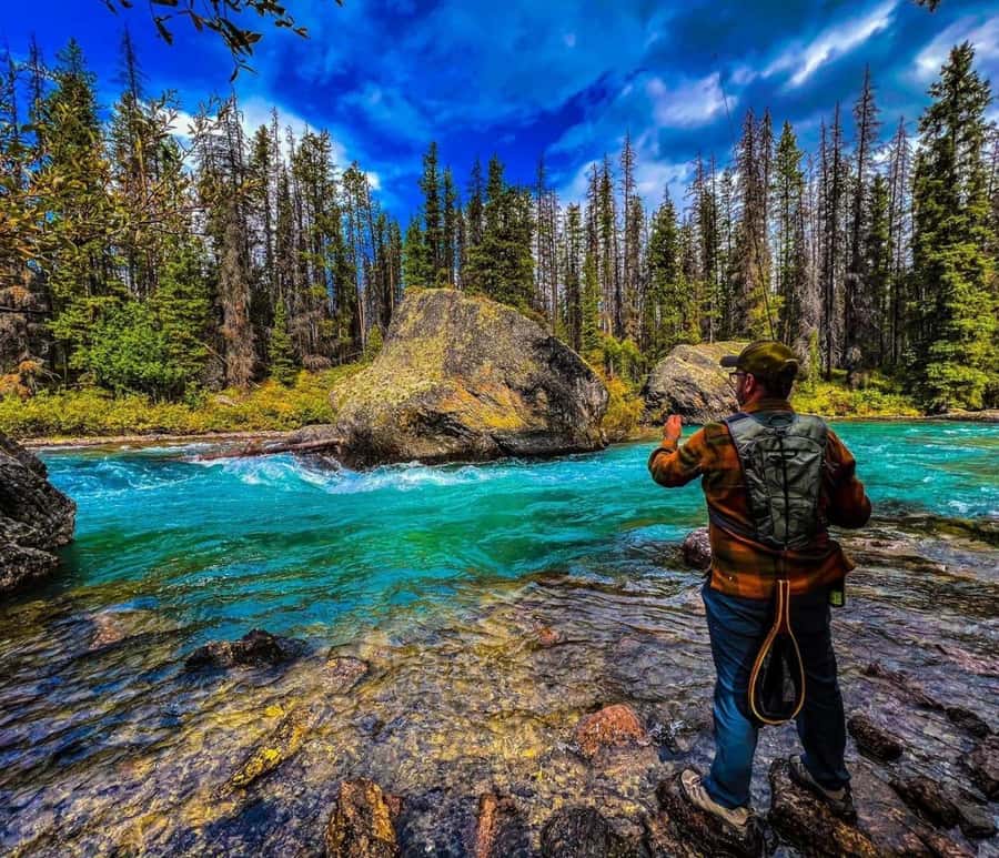 Banff: Gondola, Hot Springs, Bow falls & Three lakes tour - Banff Upper Hot Springs needs a status check