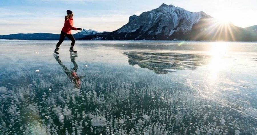 Banff: Icefields Parkway & Abraham Lake Ice Bubbles Tour - What the vehicle and group size mean
