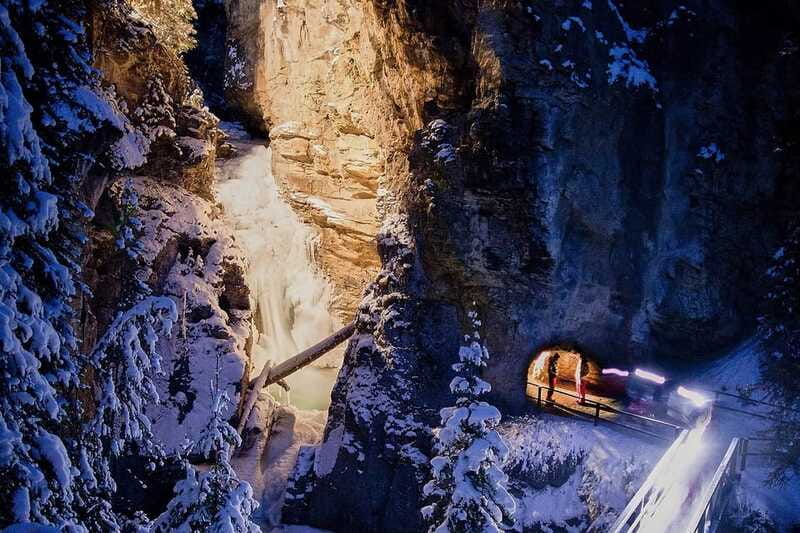 Banff: Johnston Canyon Evening Icewalk - Who will enjoy this most?
