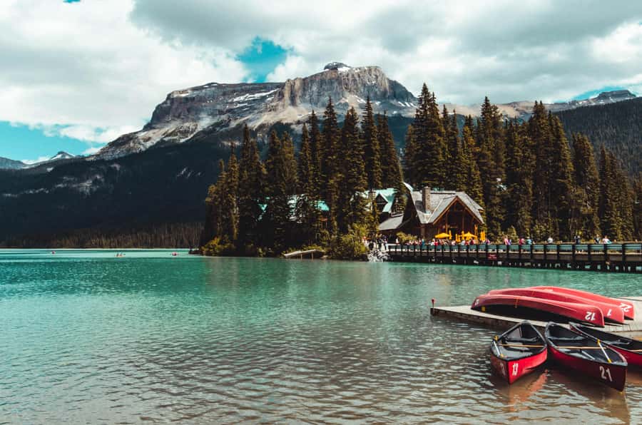 Banff: Lake Louise,Lake Minnewanka,Emerald Lake & Banff Town - Free time in Banff town