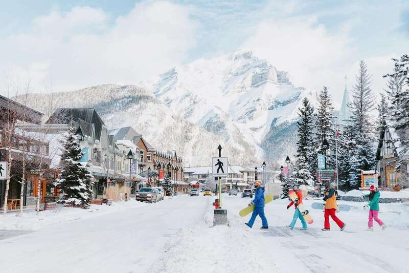 Banff, Lake Louise, Marble Canyon & Yoho National Parks Tour - Lake Louise: the main event and lunch break