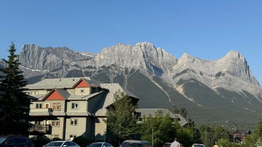 Banff, Lake Louise, Moraine ,Emerald & Johnston Canyon tour - Should You Book It?