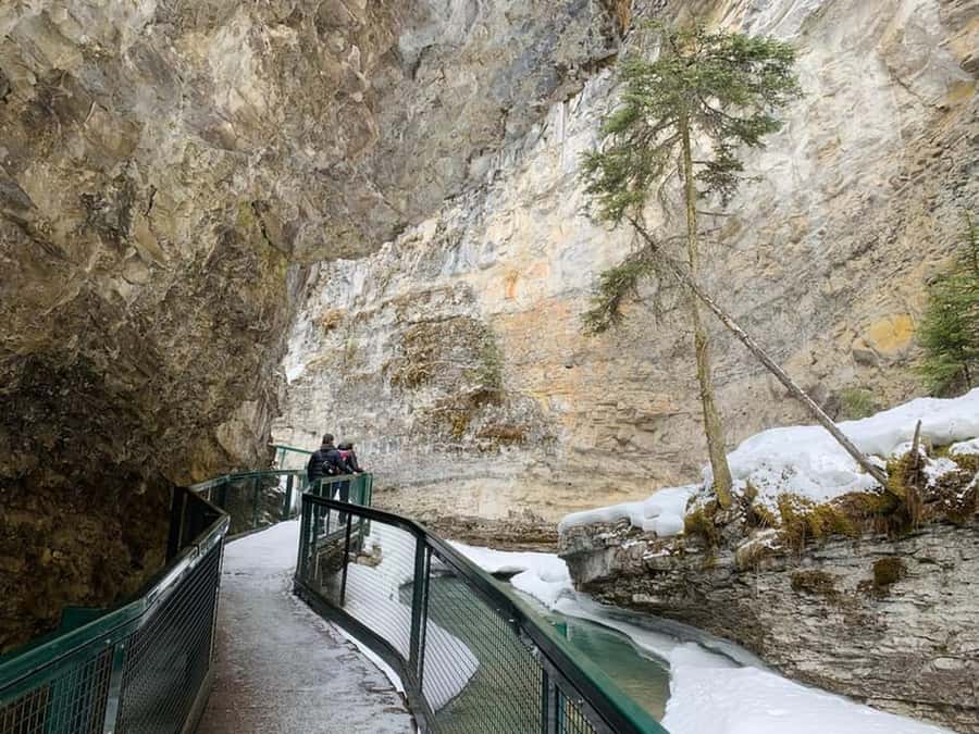 Banff, Lake Louise, Moraine ,Emerald & Johnston Canyon tour - Johnston Canyon: Waterfalls, Ice and a Useful Walk