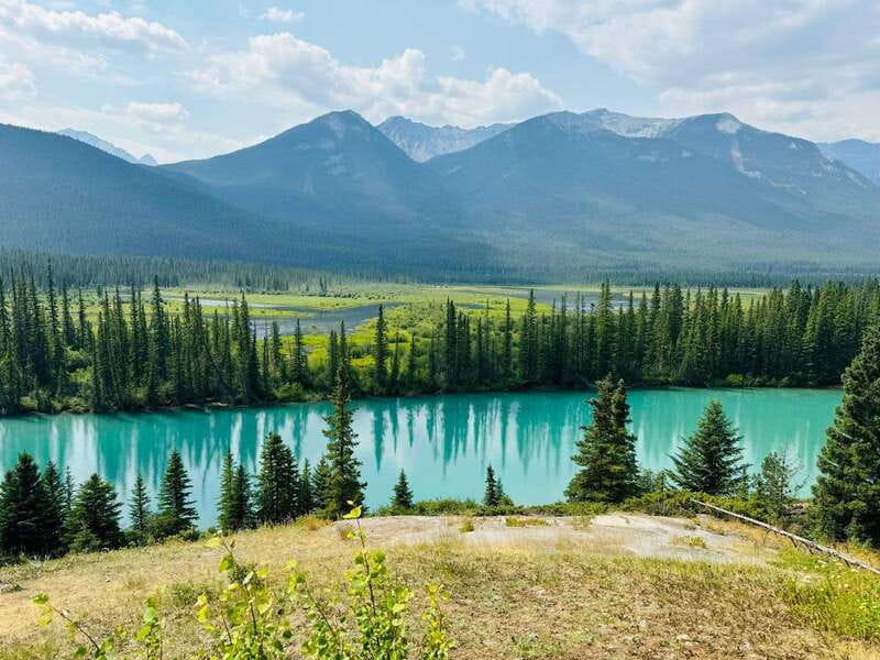 Banff: Lake Louise, Moraine, Emerald Lake & Johnston Canyon - A full day built around famous mountain scenery