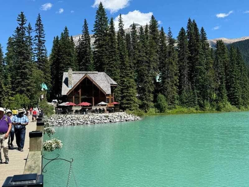 Banff: Lake Louise, Moraine, Emerald Lake & Johnston Canyon - Lake Louise is the first major lake stop