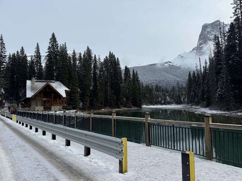 Banff: Lake Louise, Moraine, Emerald Lake & Johnston Canyon - Lake Louise Ski Resort is the useful mid-day break