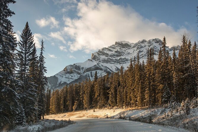 Banff Lake Louise Moraine & Emerald Lake Tour - Moraine Lake and the Valley of the Ten Peaks