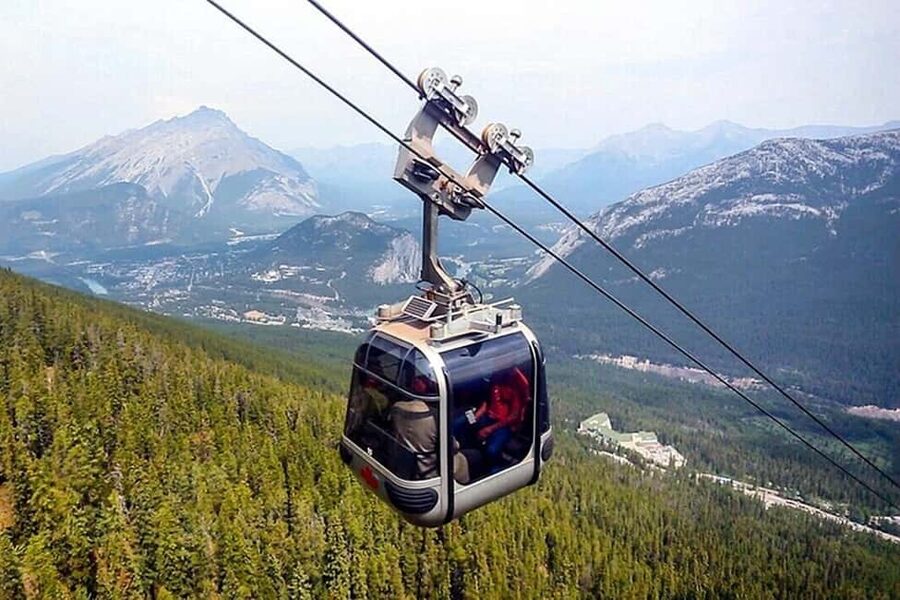 Banff:Lake Louise & Moraine Lake 1/2 Day Tour Canoe/Sightsee - Two famous lakes, one practical Banff outing