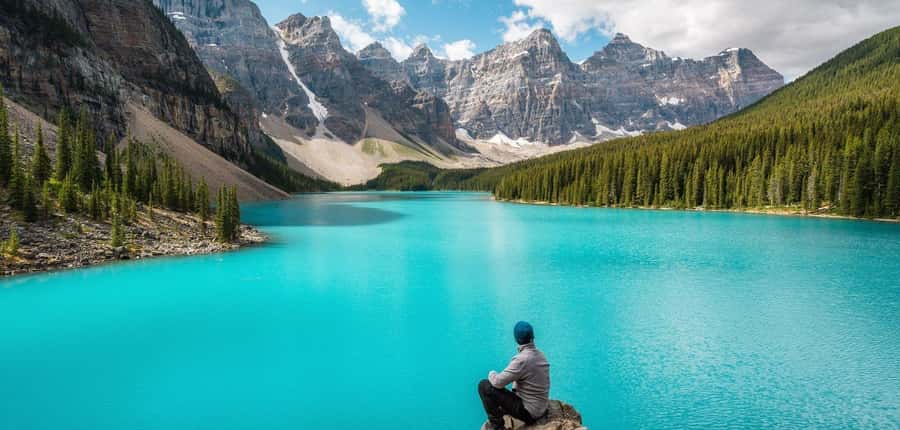 Banff: Lake Louise & Moraine Lake Half Day Tour - Guides make the small vehicle worthwhile