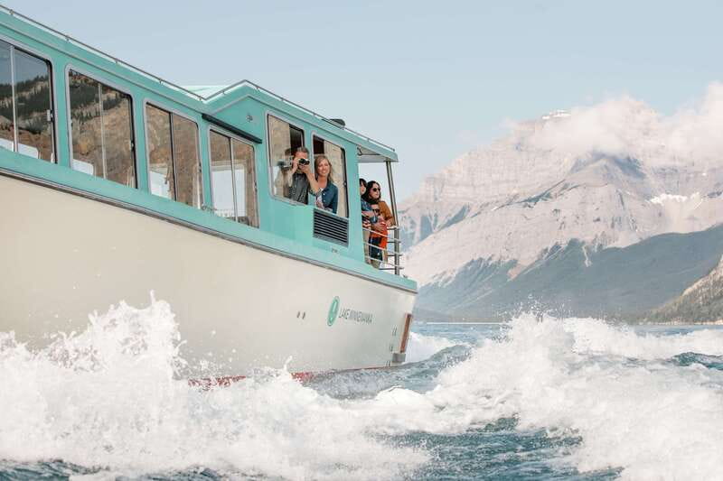 Banff: Lake Minnewanka Cruise - Meeting the captain and guide at the dock