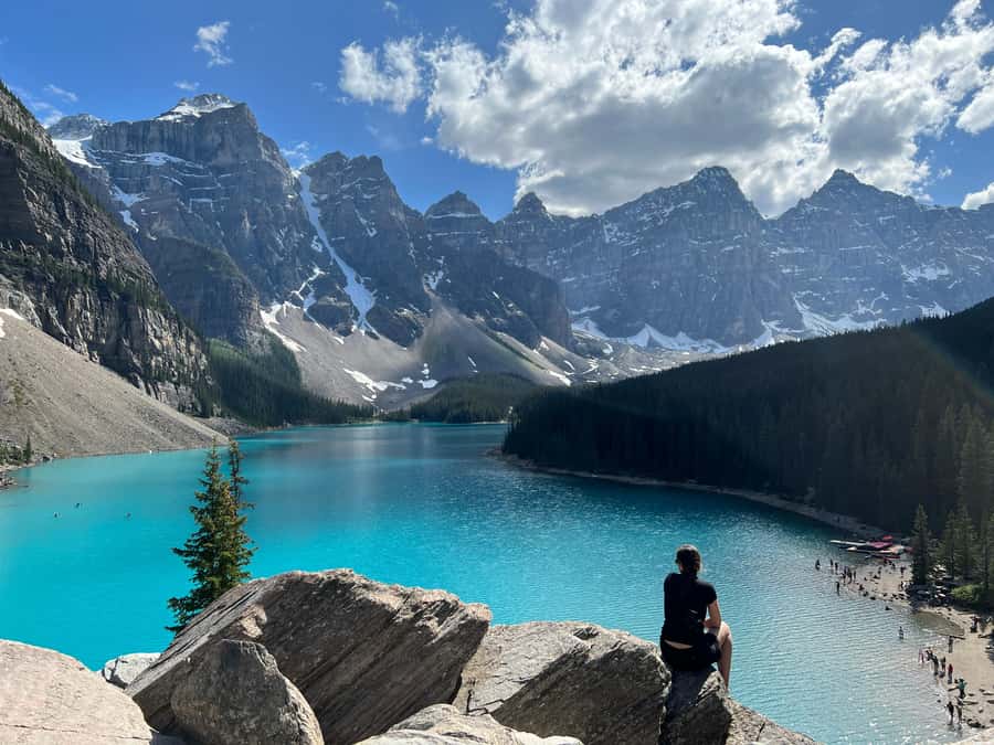 Banff: Moraine Lake, Lake Louise, Emerald Lake and Yoho Trip - Lunch in Lake Louise Village or at the Ski Resort