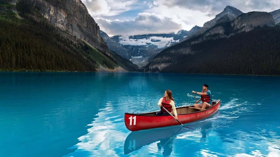 Banff. Moraine, Lake Louise ,Emerald & Johnston Canyon tour - Why this makes sense as a one-day Banff plan