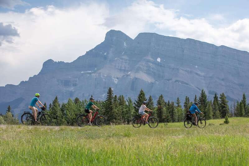 Banff: Mountain Lakeside Guided E-Bike Tour - What the guide adds to the ride