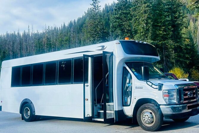 Banff to Calgary YYC Airport Shared Shuttle - Arriving at Calgary International Airport