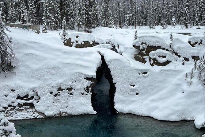 Banff Town ,Lake Louise, Moraine , Emerald & Johnston Canyon Tour - What this Calgary to Banff day trip is really like