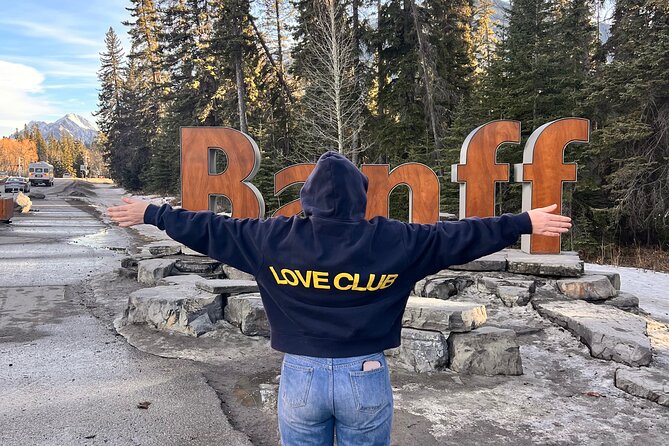 Banff Town ,Lake Louise, Moraine , Emerald & Johnston Canyon Tour - Lake Louise includes lunch and the main view