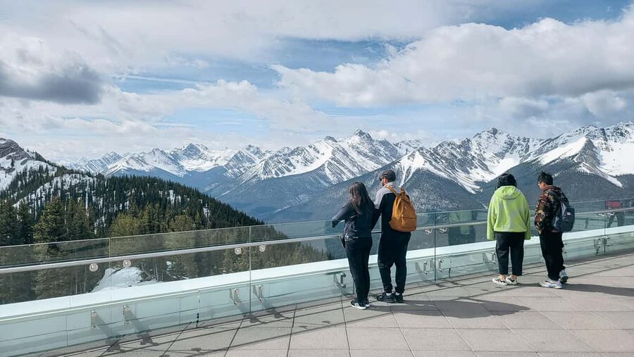 Banff: Winter Tour with Dinner & Nightrise at Banff Gondola - The ride up Sulphur Mountain