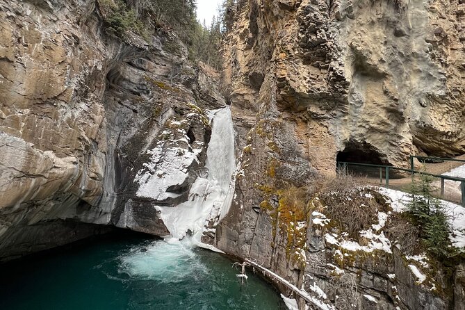 Banff, Yoho, and Icefield Parkway Private Tour - One day, three mountain districts