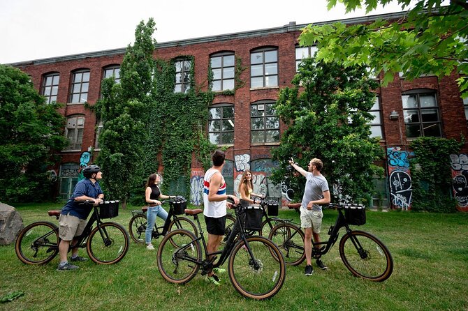 Bike / E-bike tour : Plateau, Mile-End, Jean-Talon Market by Fitz - Plateau Mont-Royal: colorful streets and local life