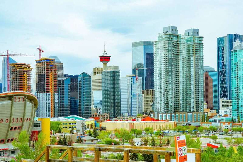 Calgary: 3-Hour Sightseeing Bus Tour - Downtown, City Hall, and East Village