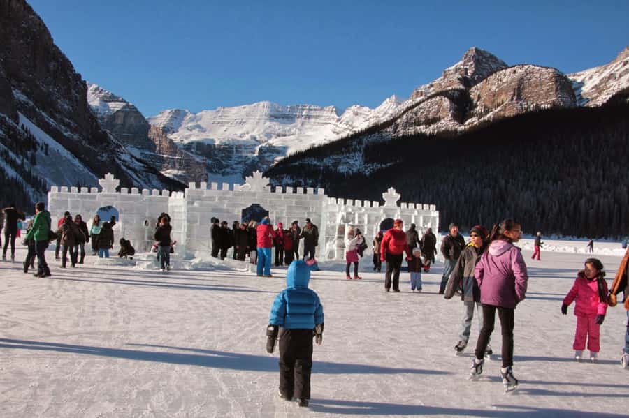 Calgary/Banff: Lake Louise, Moraine & Johnston Canyon Trip - Lake Minnewanka: a broader, quieter stop
