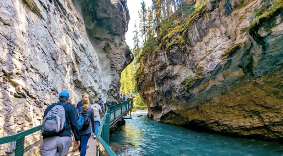 Calgary/Banff: Lake Louise, Moraine & Johnston Canyon Trip - Johnston Canyon: the day’s main walk