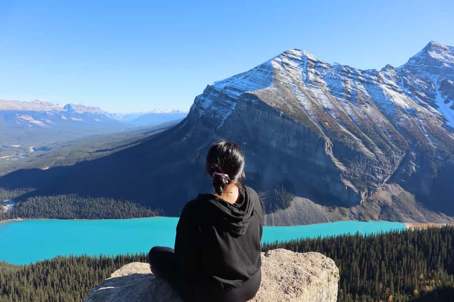 Calgary/Canmore: Banff National Park & Lake Louise Day Trip - Johnston Canyon’s frozen waterfalls from October to June