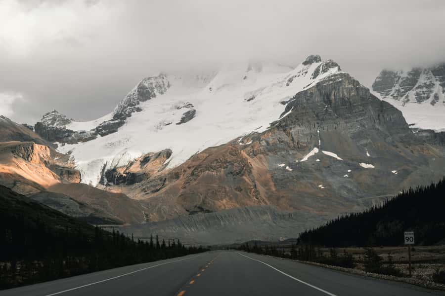 Calgary: Day Trip to Jasper with Lunch - Sunwapta Falls brings the noise