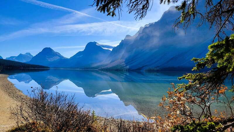 Calgary: Glaciers, Mountains, Lakes, Canmore and Banff Tour - The guides shape the day